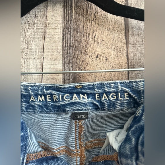 American Eagle Straight Curvy High Rise Mom Jeans - Picture 4 of 7